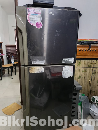 ওয়ালটনের একটি ফ্রিজ